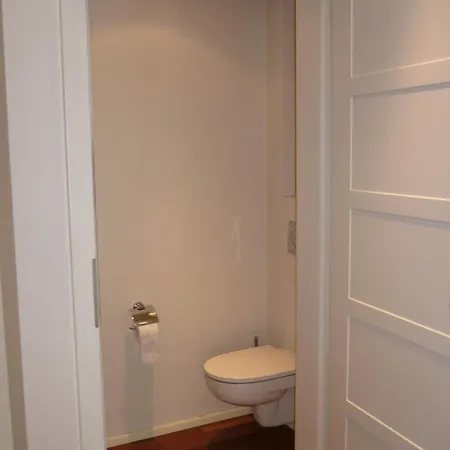 Book-a-room 9 *